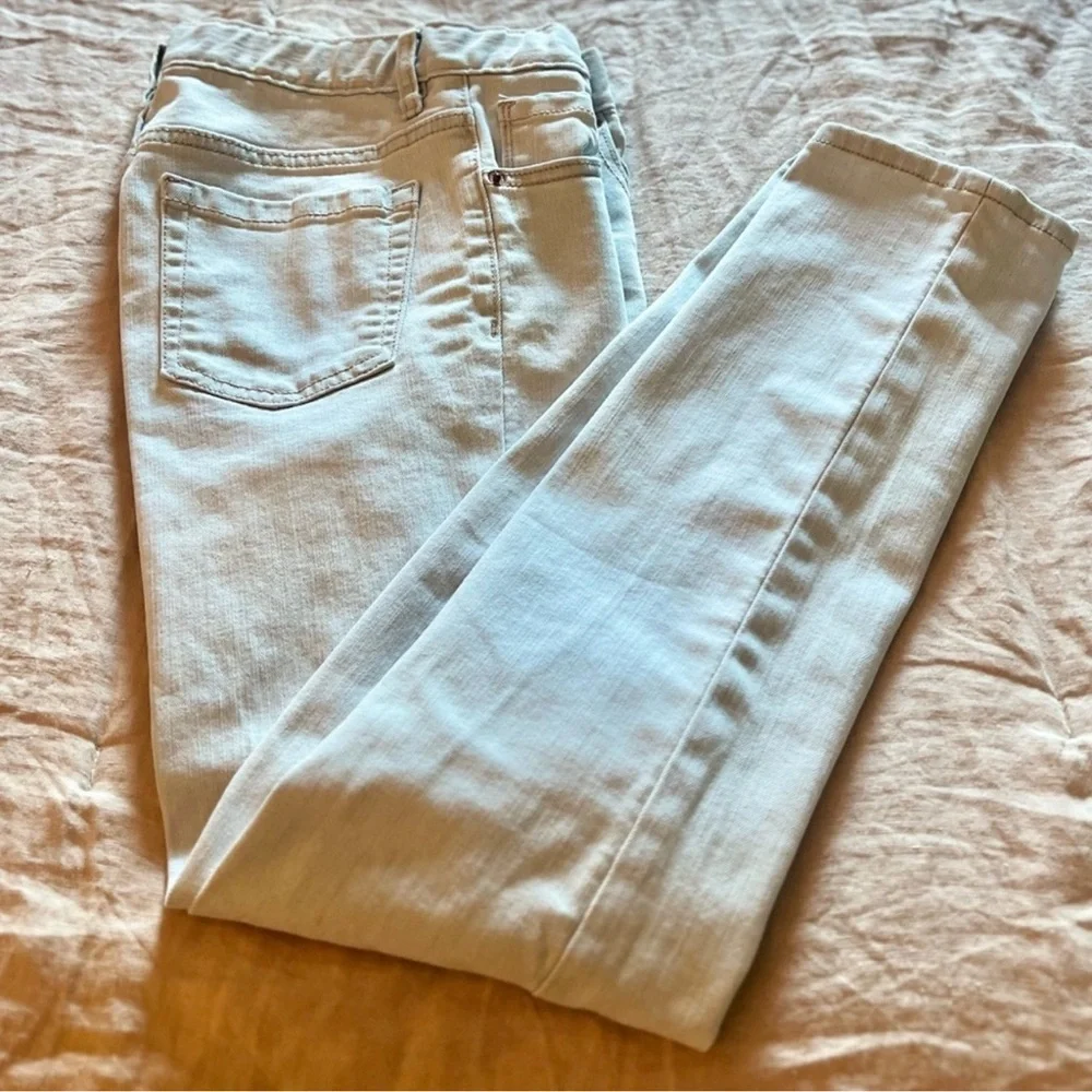 3/$19 Old Navy/Gap Relaxed Slim built-in-tough light wash jeans